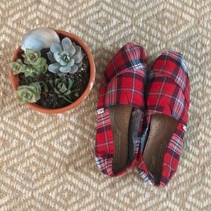 Tom’s flannel shoes size 7